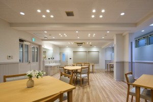 介護スタッフ（住宅型有料老人ホーム)